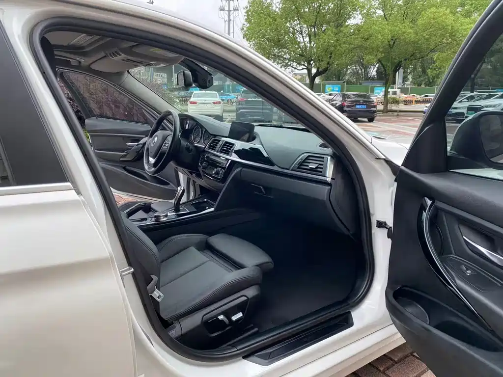 BMW 3 Series — миниатюра 10
