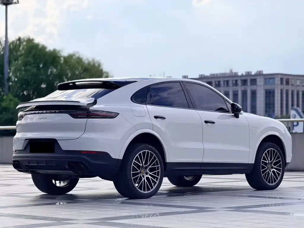 Porsche Cayenne — миниатюра 7