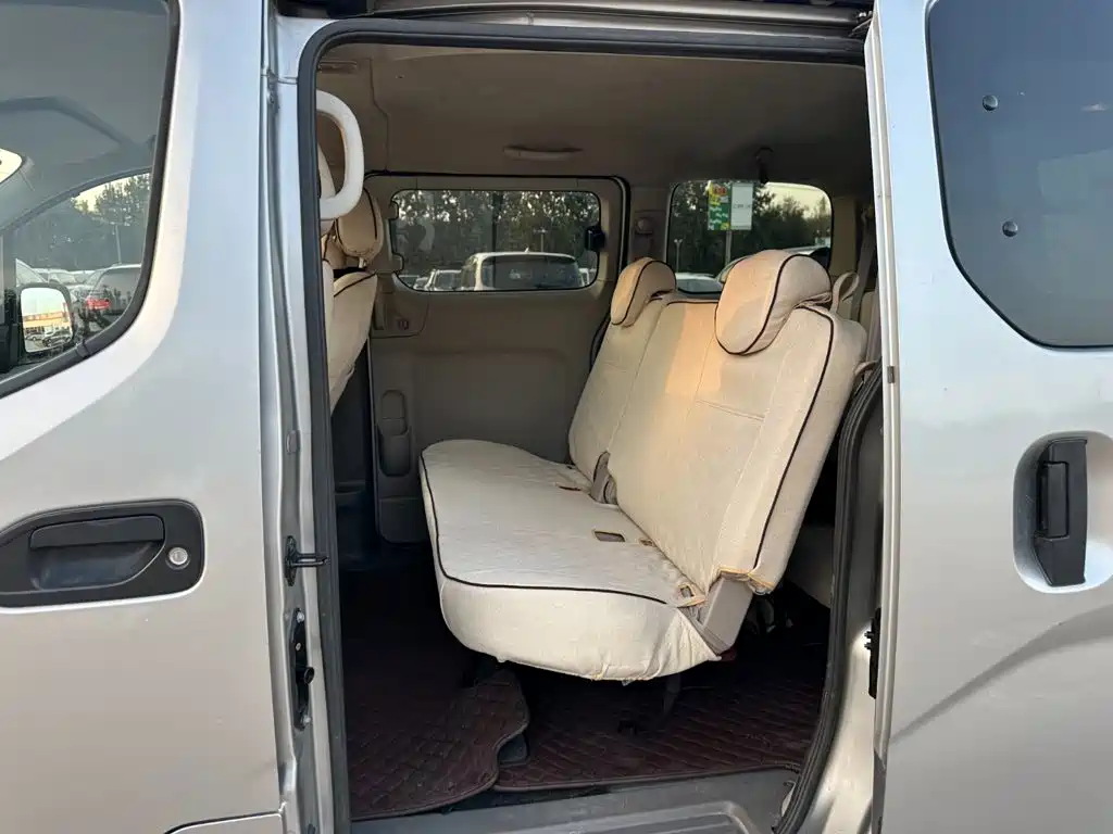 Nissan NV200 — миниатюра 10