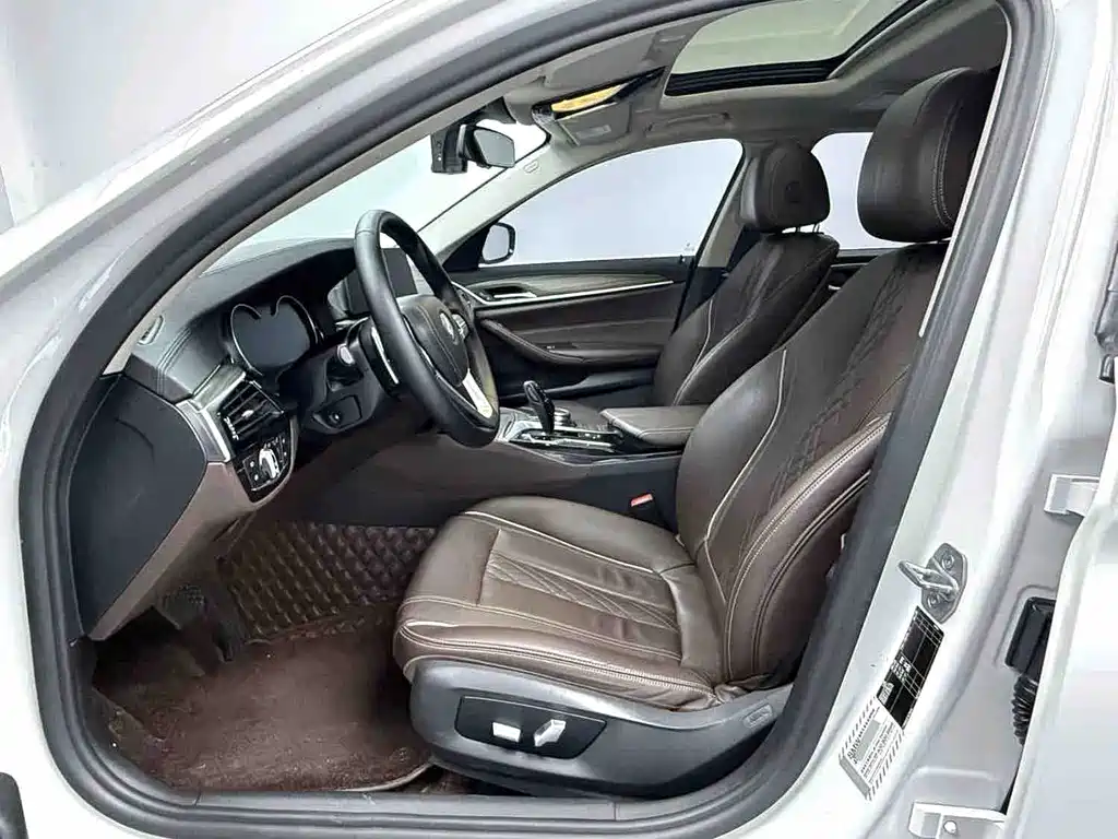 BMW 5 Series — миниатюра 4