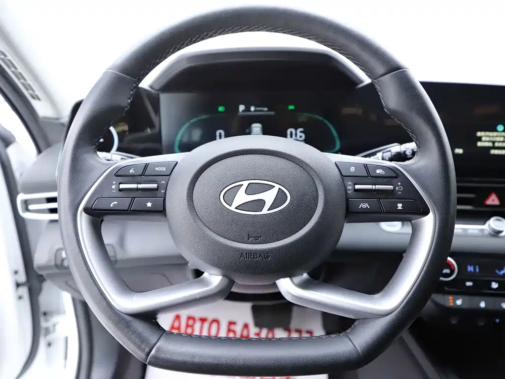Hyundai Elantra — миниатюра 10