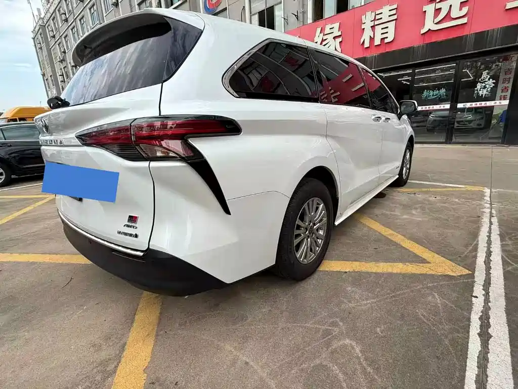 Toyota Sienna — миниатюра 16