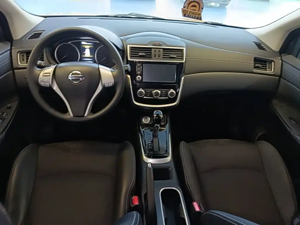 Nissan Tiida — миниатюра 10