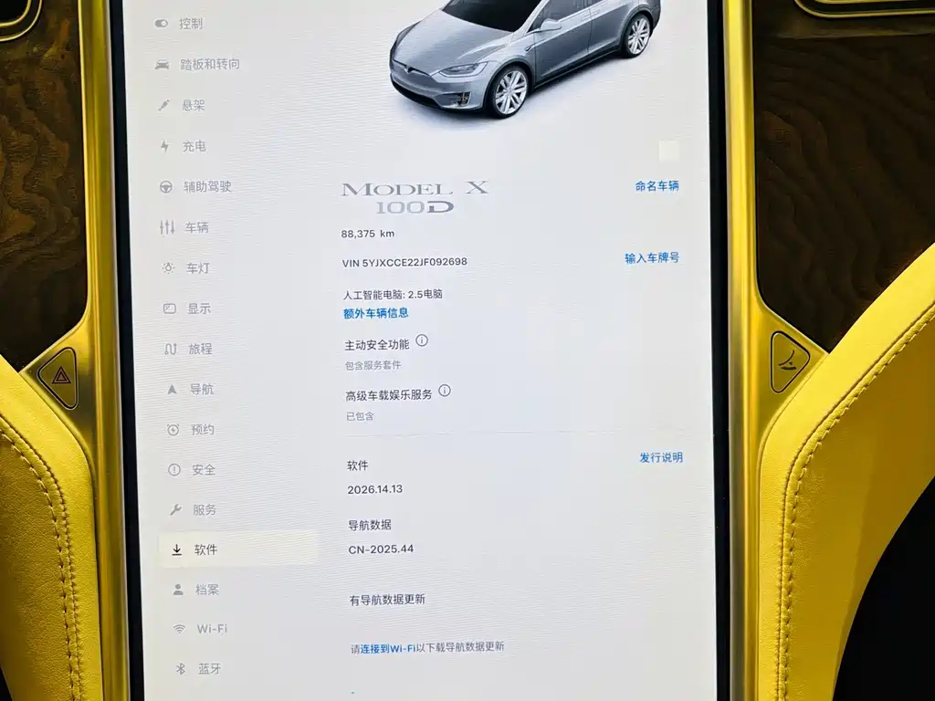 Tesla Model X — миниатюра 8