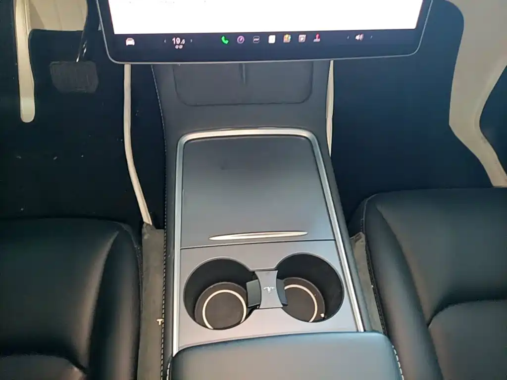 Tesla Model Y — миниатюра 14