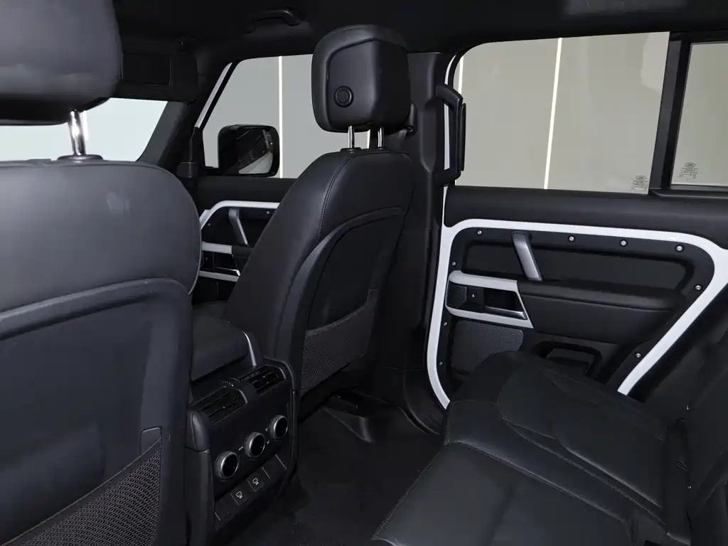 Land Rover Defender — миниатюра 20