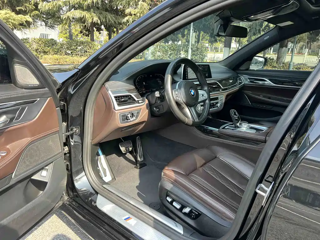 BMW 7 Series — миниатюра 4
