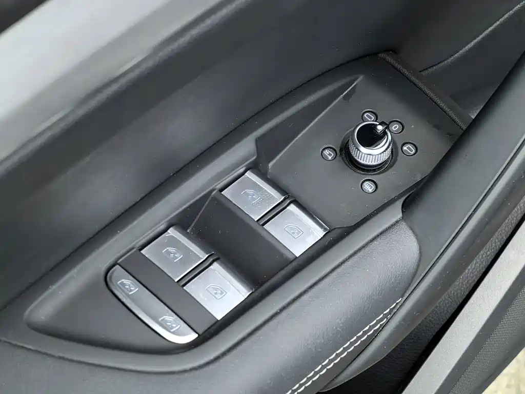 Audi Q5L — миниатюра 16