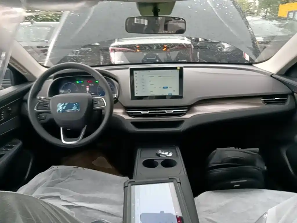 Hongqi E-QM5 2025 610km PLUS