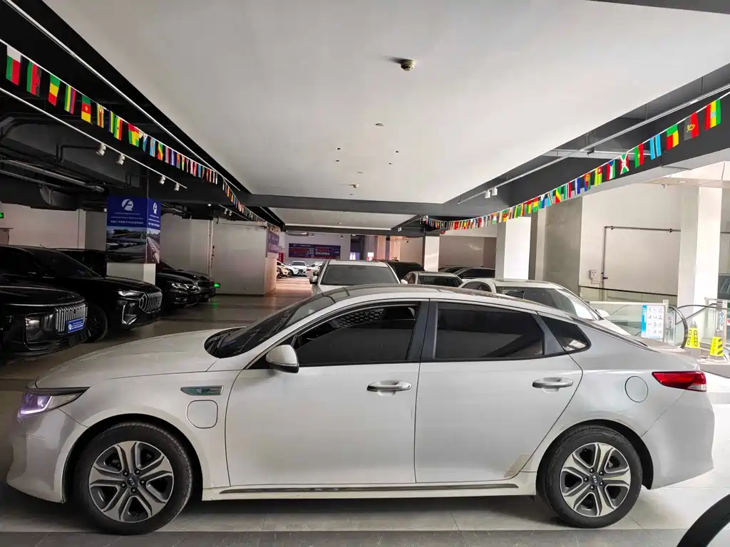 Kia K5 New Energy — миниатюра 3