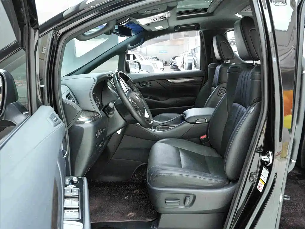 Toyota Alphard — миниатюра 11