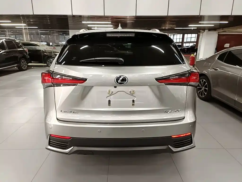 Lexus NX — миниатюра 6