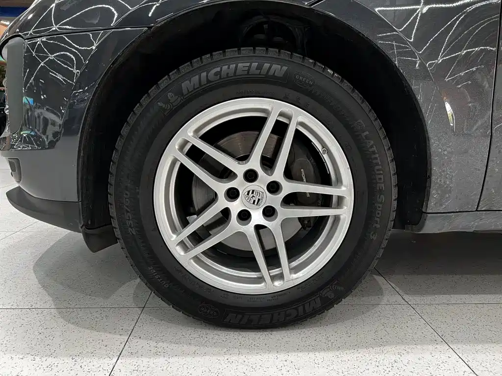 Porsche Macan — миниатюра 3