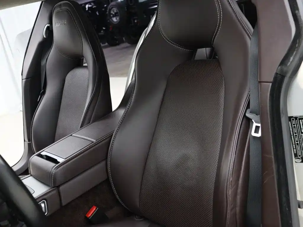 Aston Martin Rapide — миниатюра 3