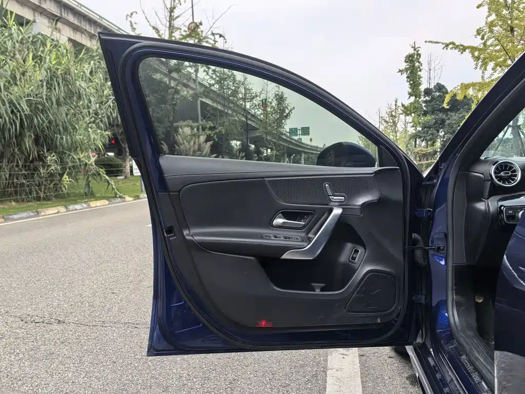 Mercedes-Benz A-Class — миниатюра 8