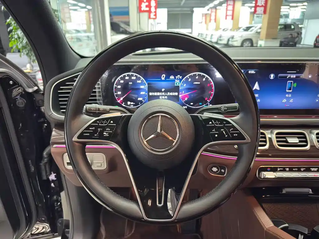 Mercedes-Benz GLS — миниатюра 8