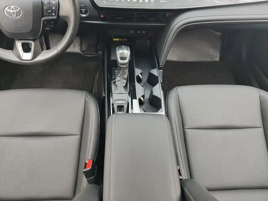 Toyota Camry — миниатюра 16