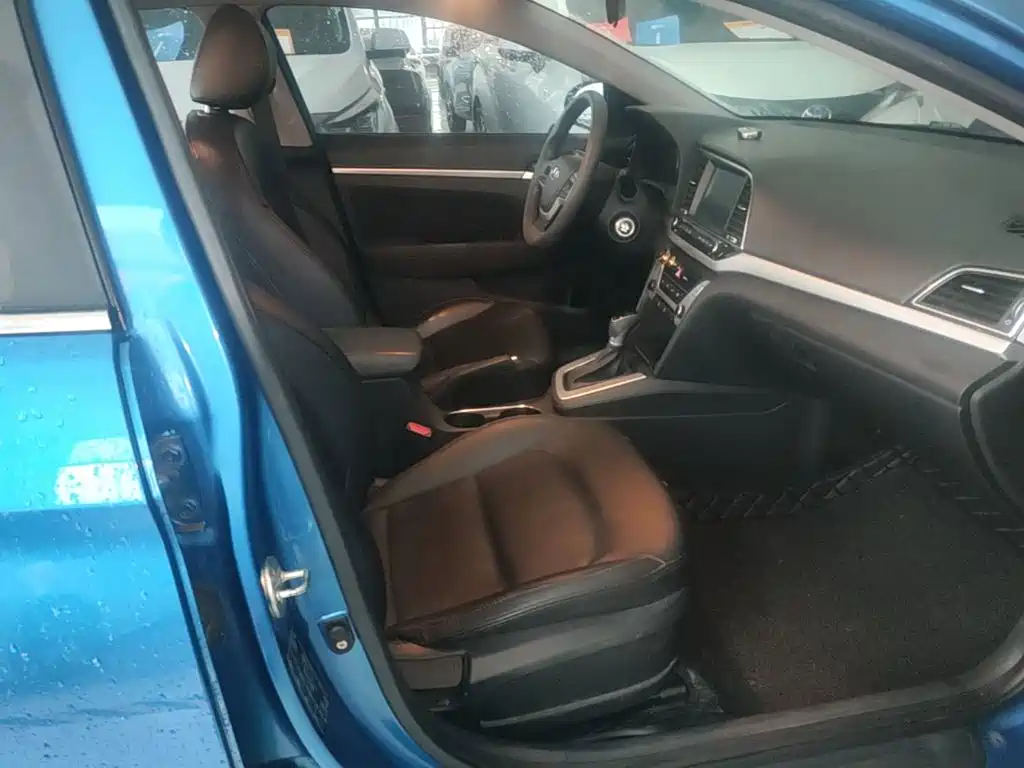 Hyundai Elantra — миниатюра 25