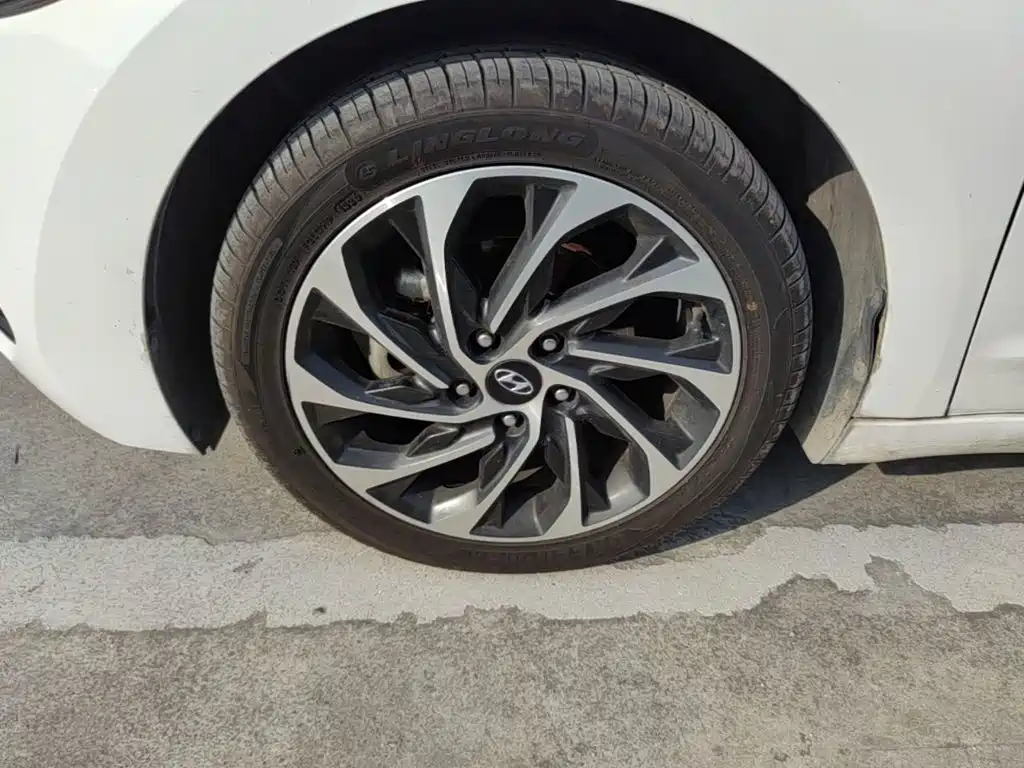 Hyundai Elantra — миниатюра 23