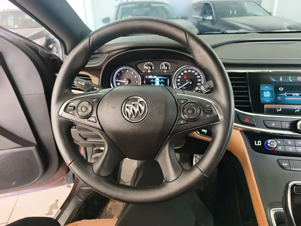 Buick LaCrosse — миниатюра 11