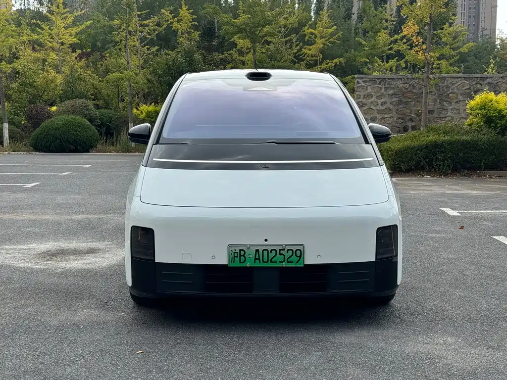 Li Auto Li MEGA — миниатюра 2