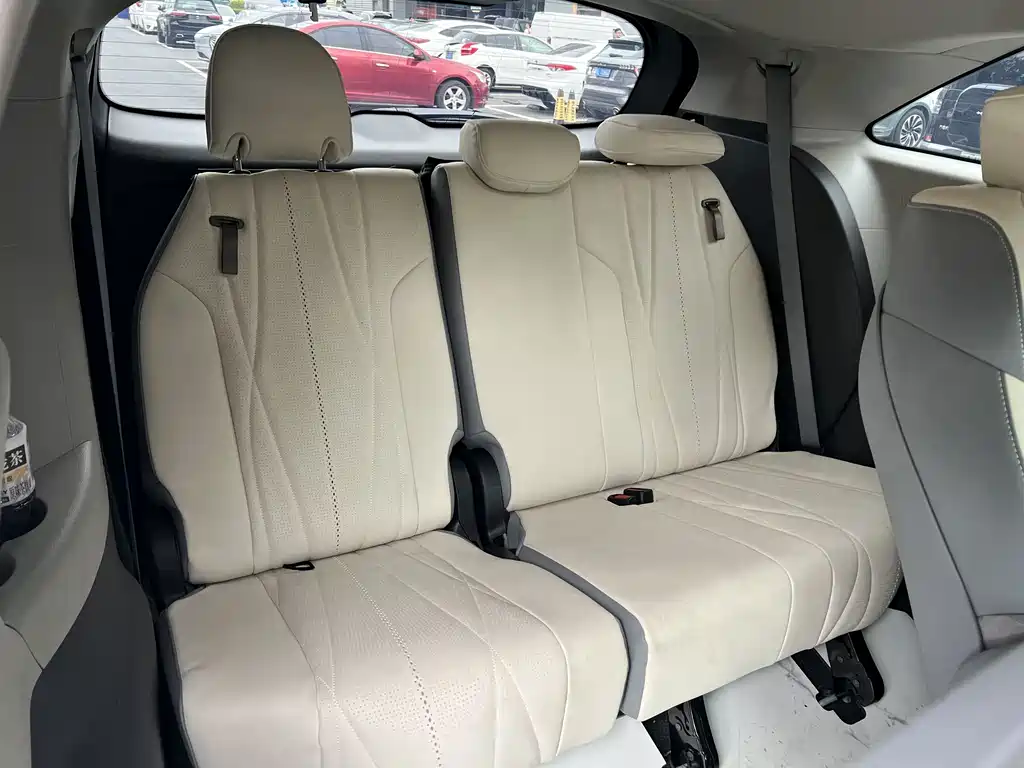 Toyota Sienna — миниатюра 14