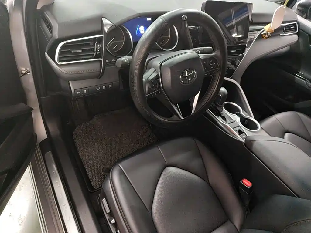 Toyota Camry — миниатюра 16