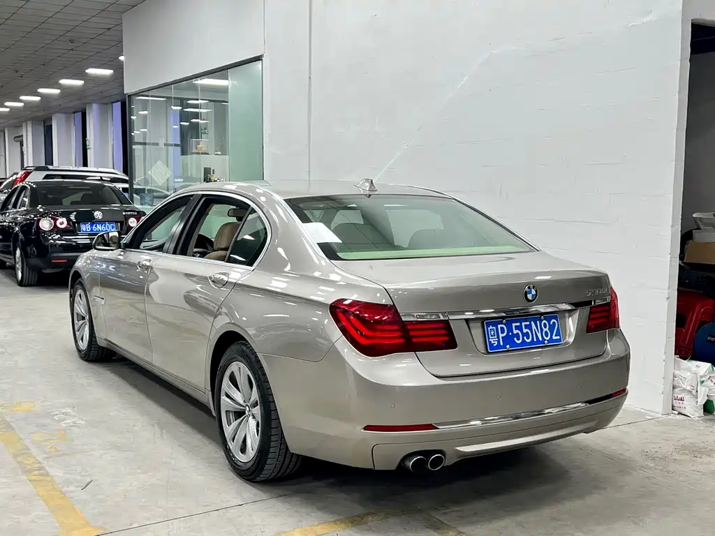 BMW 7 Series — миниатюра 4