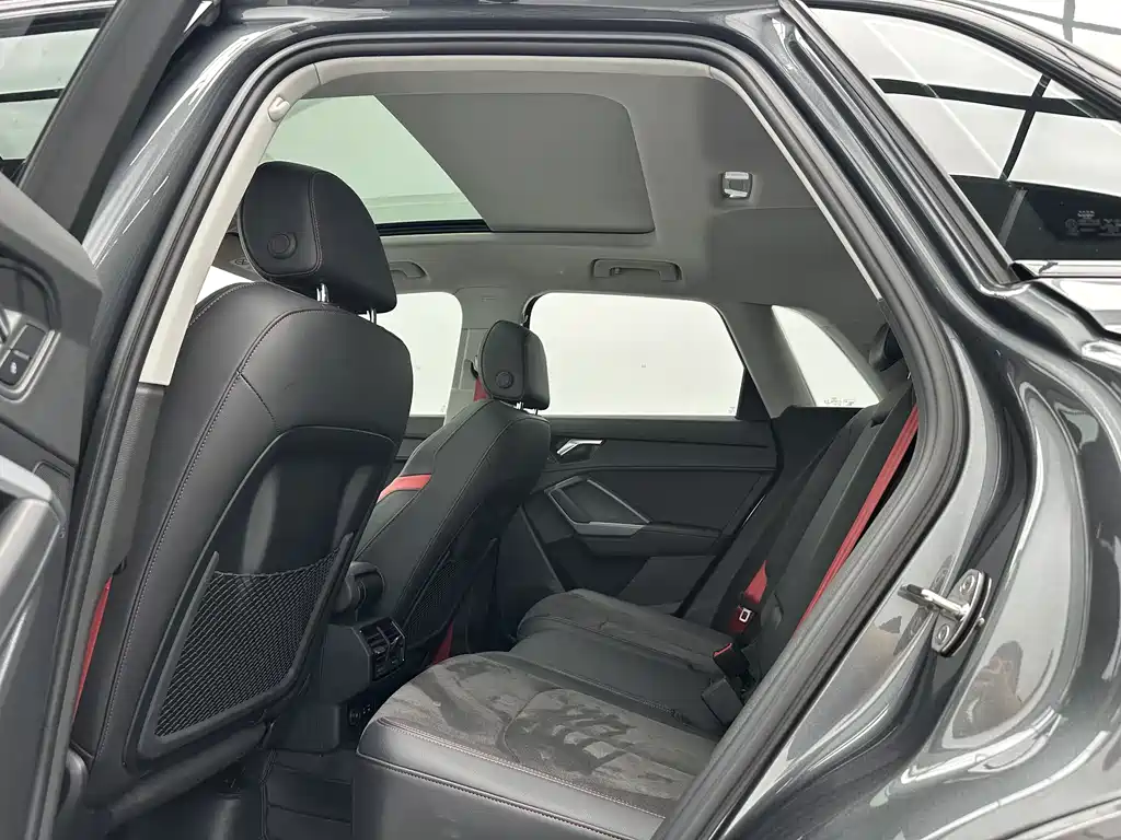 Audi Q3 2023 35 TFSI Fashion (1.4T)