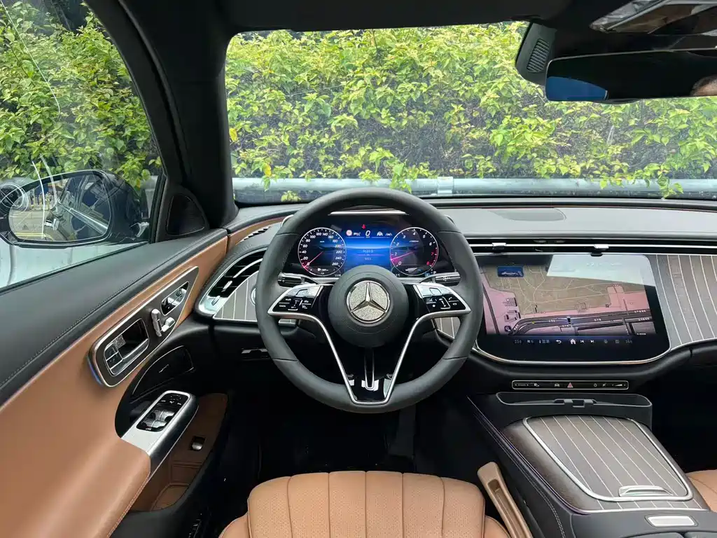 Mercedes-Benz E-Class — миниатюра 5