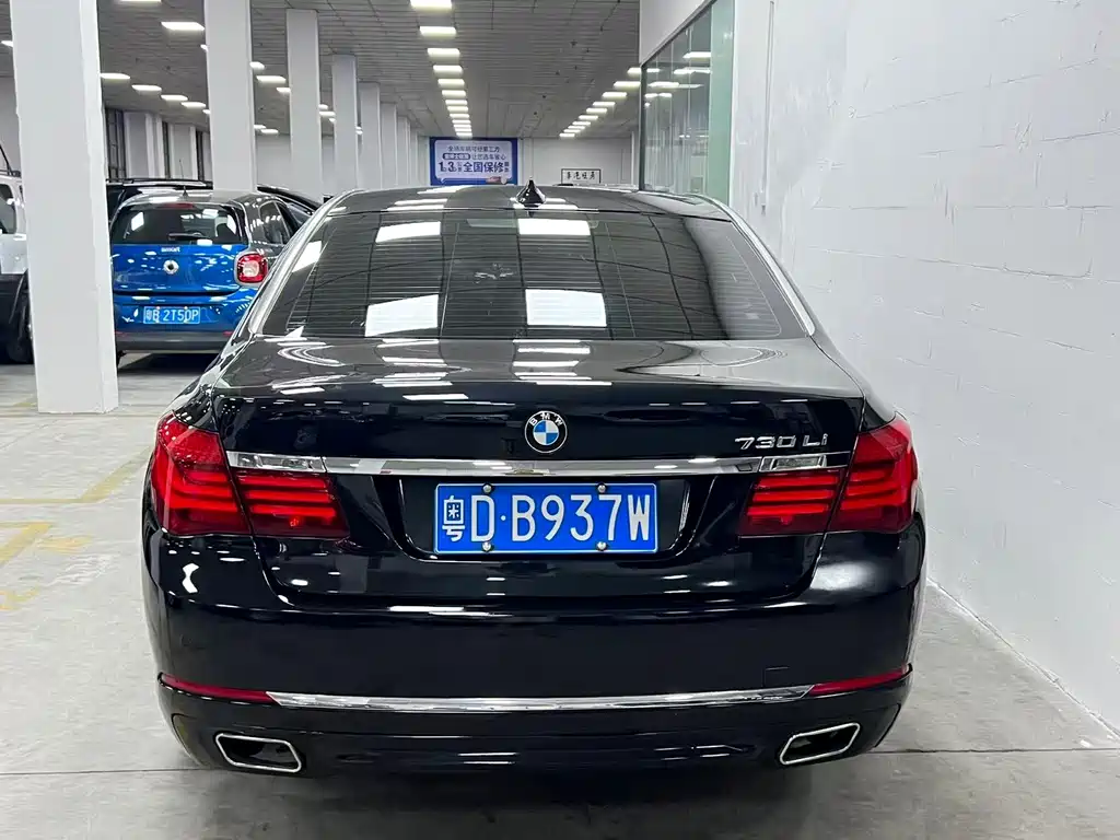 BMW 7 Series — миниатюра 5