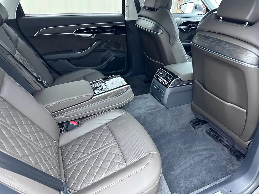 Audi A8 — миниатюра 12