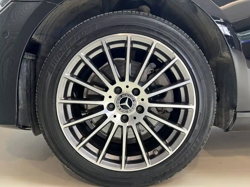 Mercedes-Benz E-Class — миниатюра 17