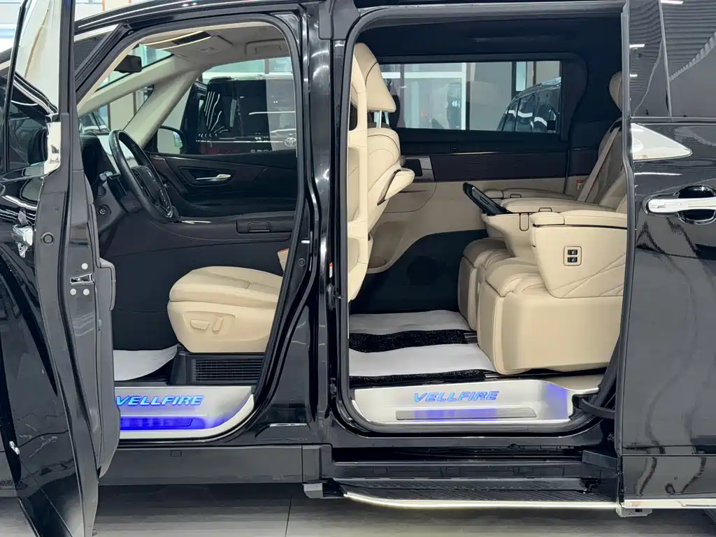 Toyota Vellfire — миниатюра 6