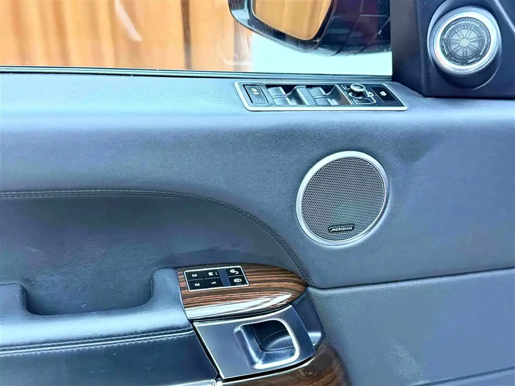 Land Rover Range Rover — миниатюра 15