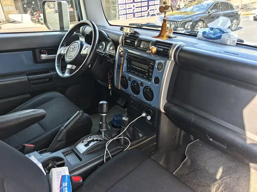 Toyota FJ Cruiser — миниатюра 8
