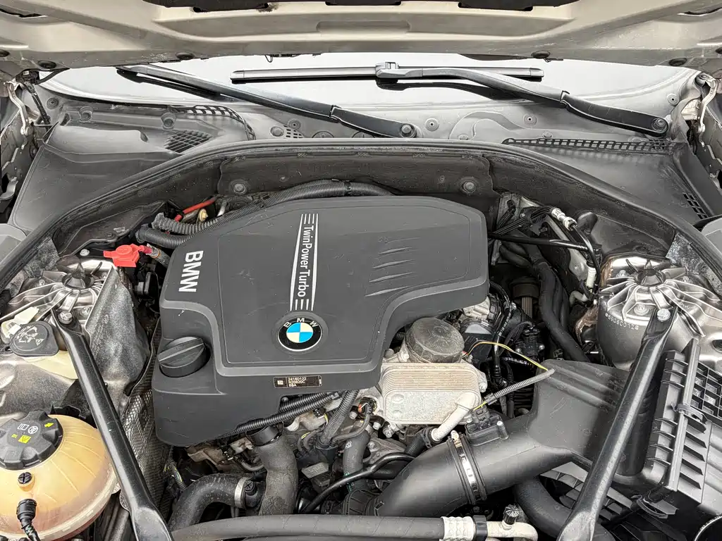 BMW 5 Series — миниатюра 13