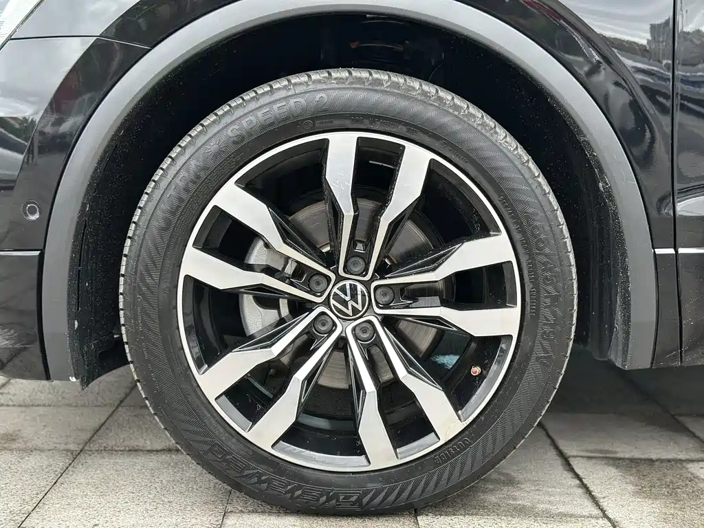 Volkswagen Tiguan L L 2021 330TSI AT R-Line