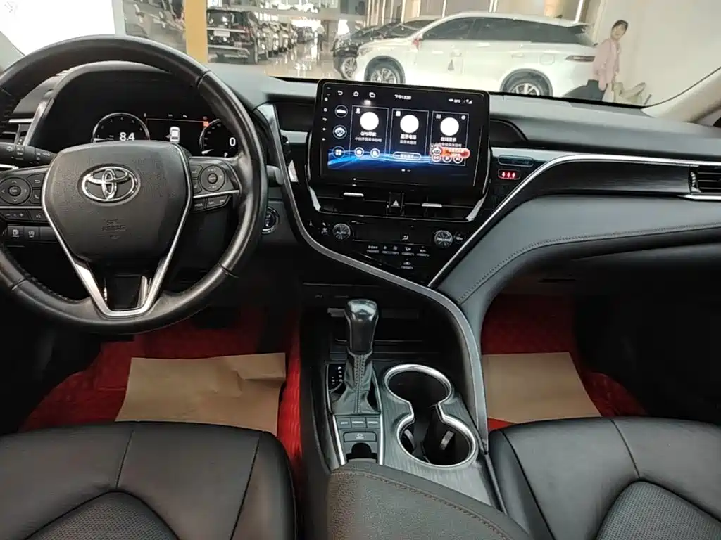 Toyota Camry — миниатюра 13