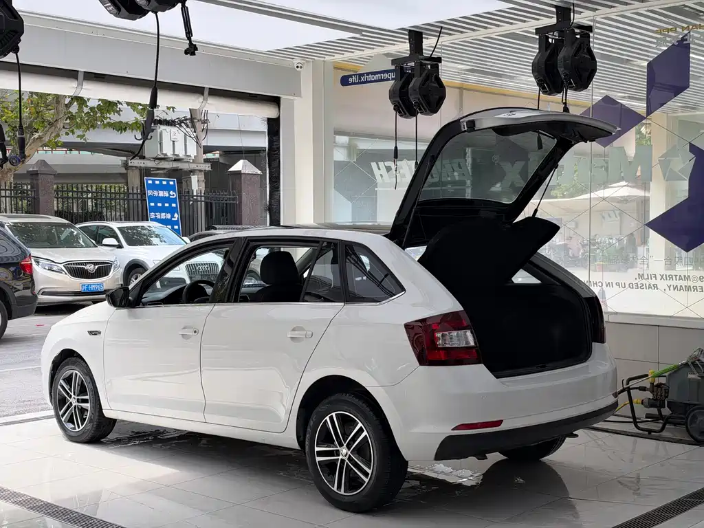 Skoda Rapid Spaceback — миниатюра 10