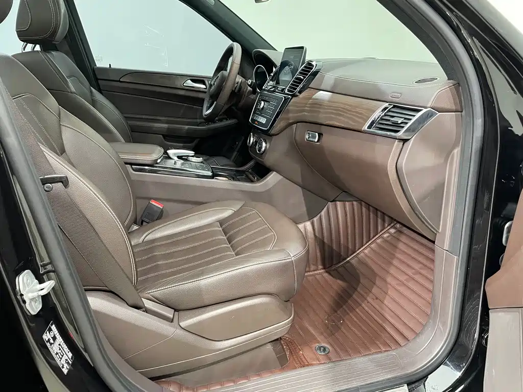 Mercedes-Benz GLE (Import) — миниатюра 23