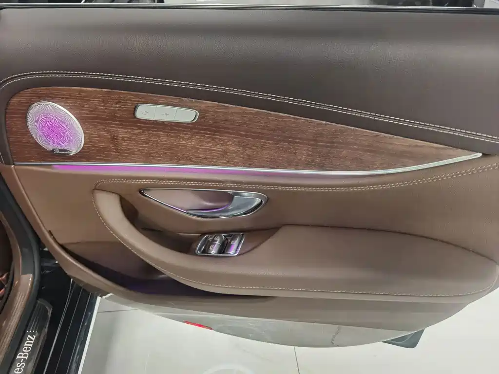 Mercedes-Benz E-Class — миниатюра 19
