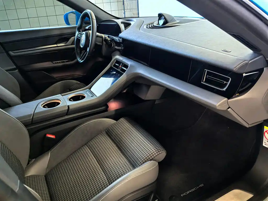 Porsche Taycan 2025 Taycan