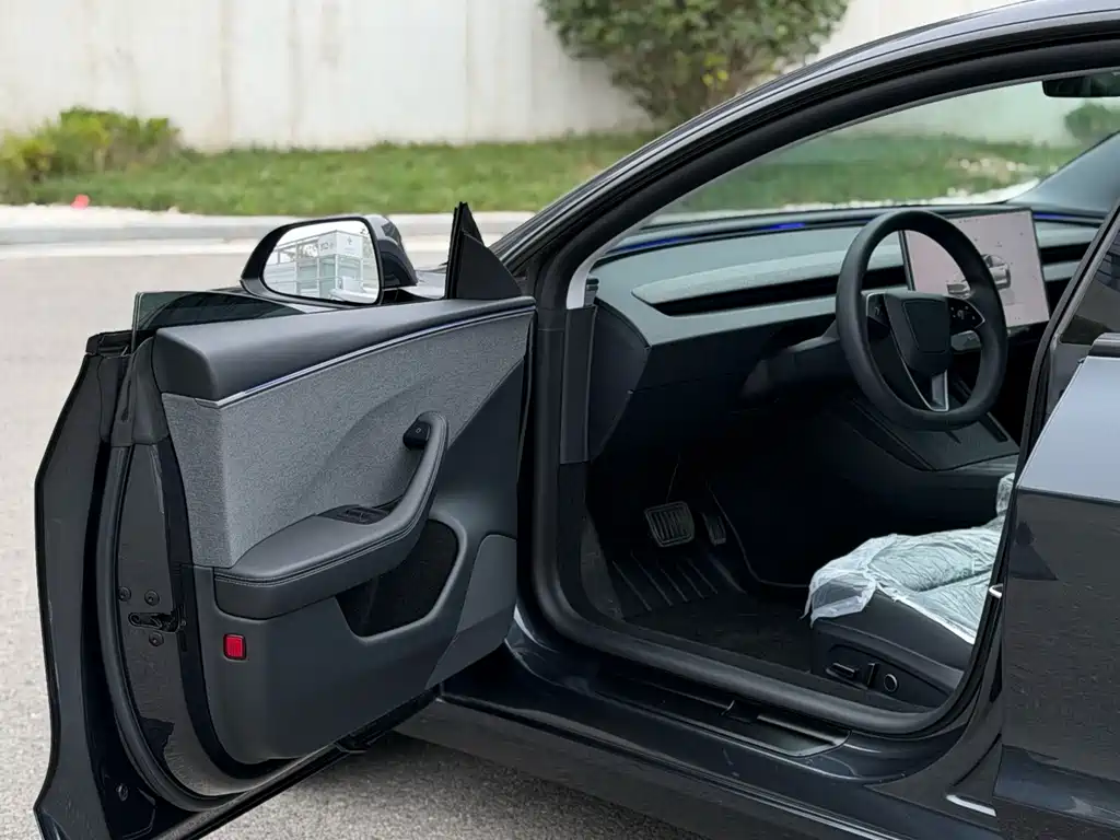 Tesla Model 3 — миниатюра 11