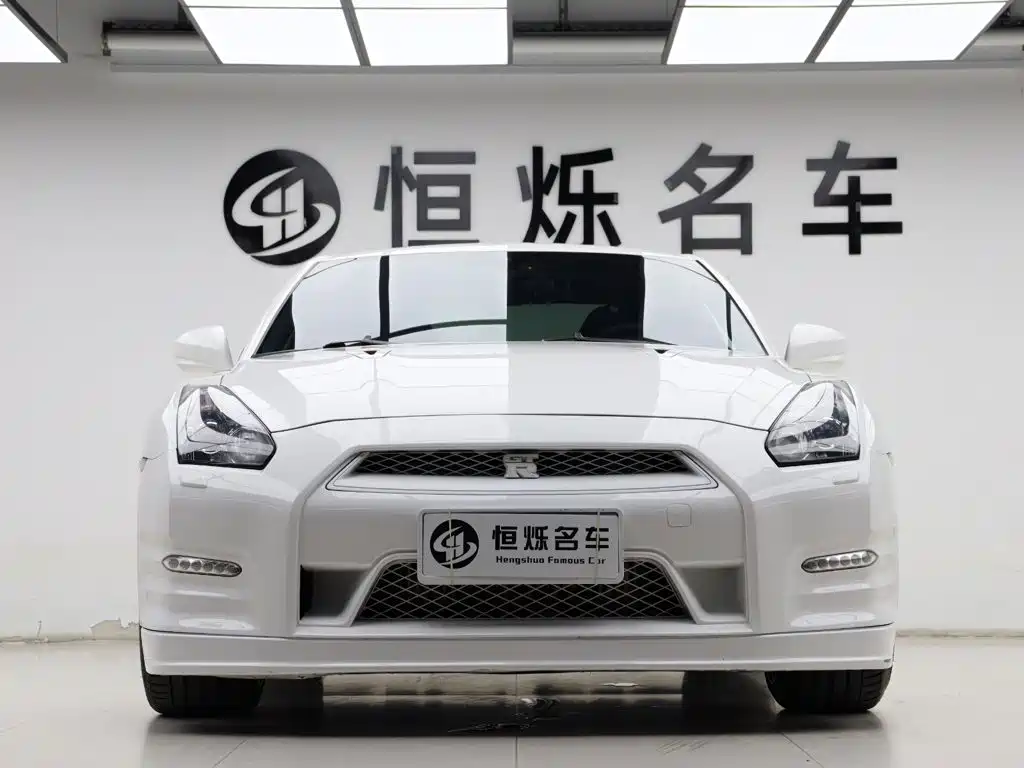 Nissan GT-R — миниатюра 24