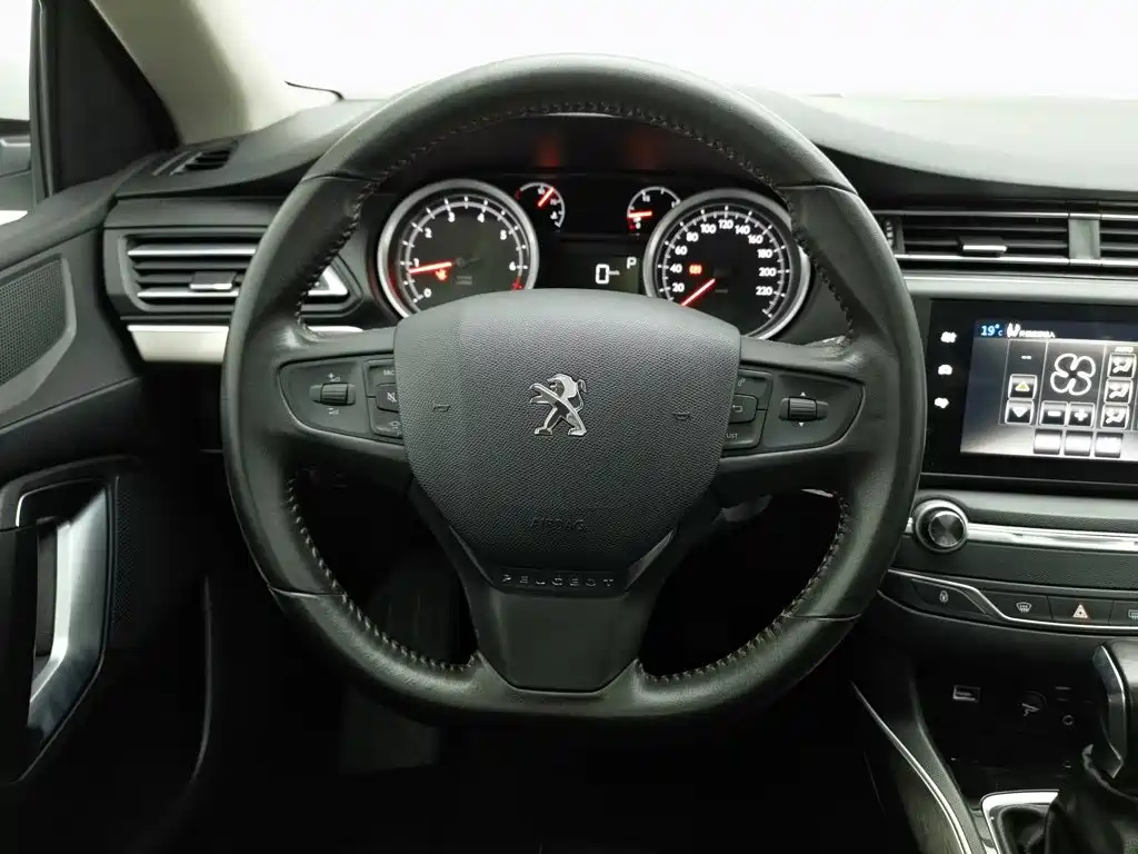 Peugeot 408 — миниатюра 11