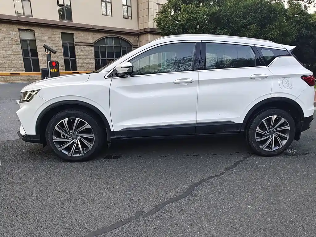 Geely Binyue — миниатюра 4