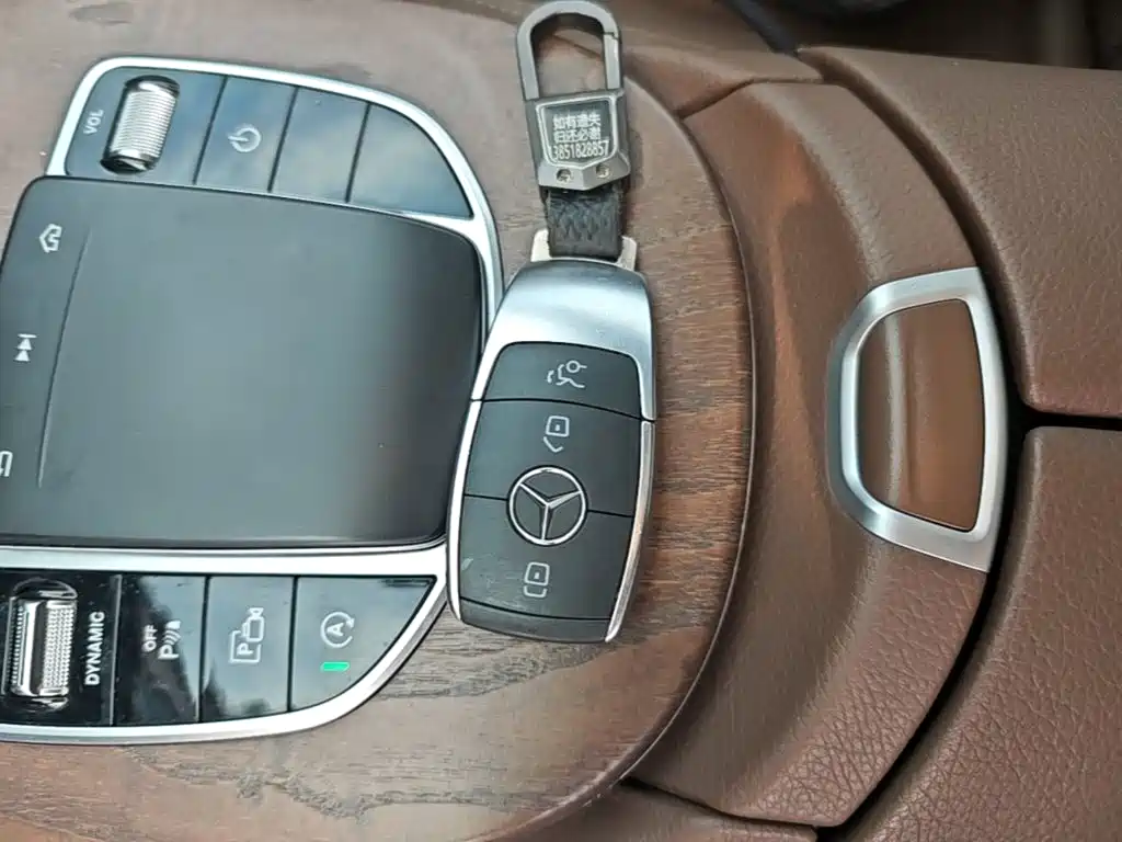 Mercedes-Benz E-Class — миниатюра 9
