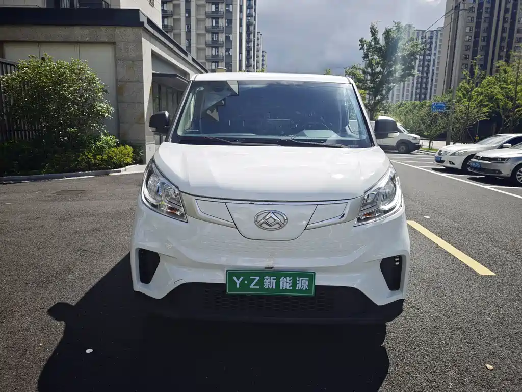 MAXUS EV30 — миниатюра 2