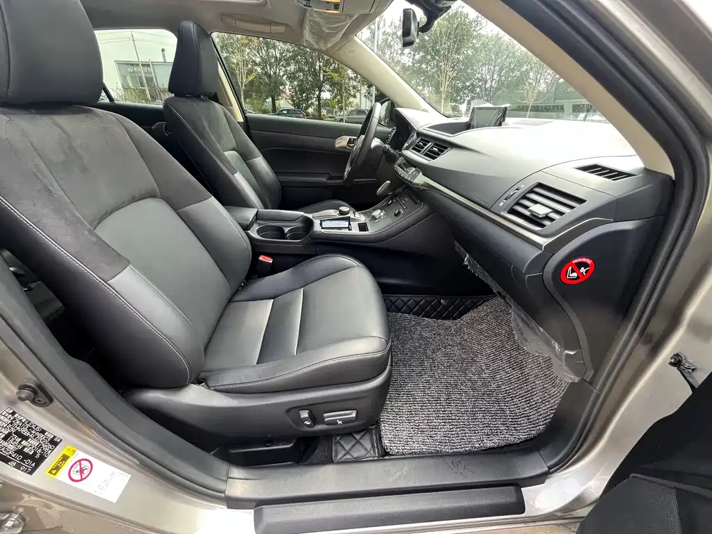 Lexus CT — миниатюра 13